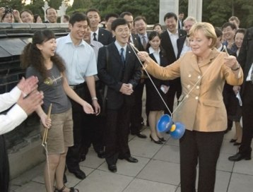 中国评论新闻:德国媒体:德中关系现在终于真的