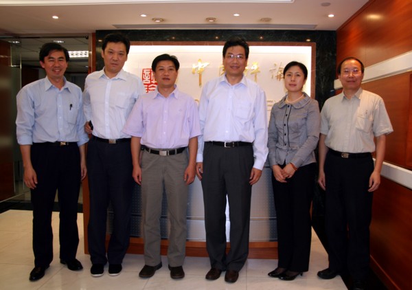 國務院新聞辦公室規劃處處長方楠、秘書局官員劉明霞、國新辦互聯網新聞研究中心官員陳雷11月9日參訪中評社香港總部。 中評社常務副社長周建閩、中評社副社長林道進、中評社副總編輯陳耀桂等熱情接待,並介紹中評社業務發展情況。方楠認為中國評論新聞網定位很好,有特色,有很好的發展前景。
