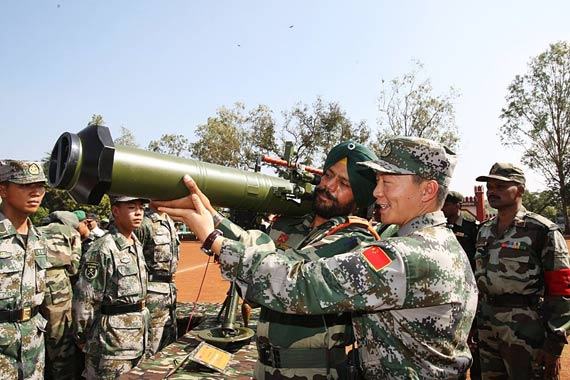 中国和印度分别在边境部署了大量坦克以防冲突升级