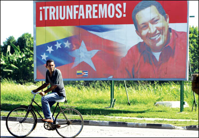 中国评论新闻:查韦斯十年革命 委内瑞拉大量人