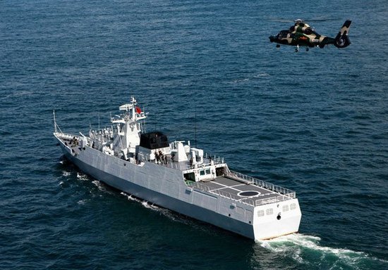 中国评论新闻:新型导弹护卫舰梅州舰加入