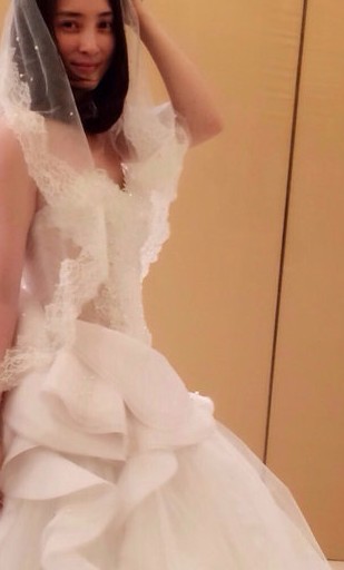 蒋勤勤婚纱_蒋勤勤婚纱照(3)