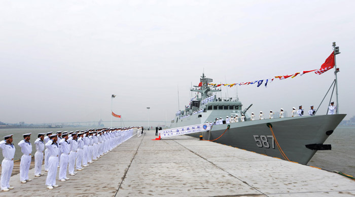 中国最新型护卫舰入列海军 集成多型武器