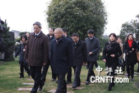 中国评论新闻:汪致重:张志军祭汪道涵墓园 露出