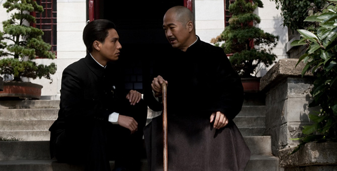 影片《建国大业》中,蒋氏父子的形象给人耳目一新之感.