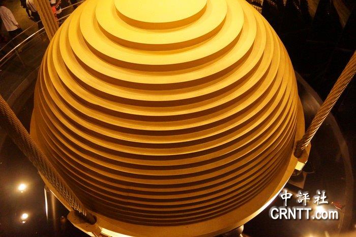 台北101大楼内设置了"调谐质块阻尼器"