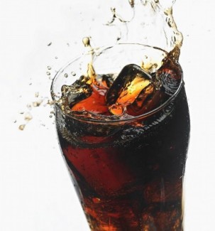 中国评论新闻:男子拿可乐当水喝患上痛风