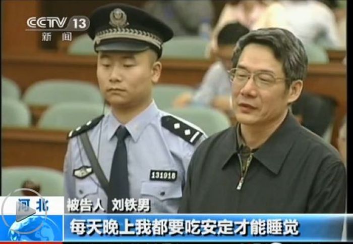 中国评论新闻:刘铁男受审痛哭流涕:我怎会堕落成这样