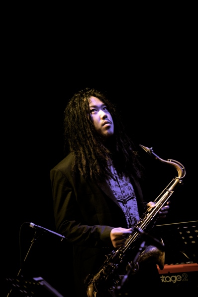 中国新一代爵士萨克斯大师、教育家、作曲家,代表著中国爵士萨克斯