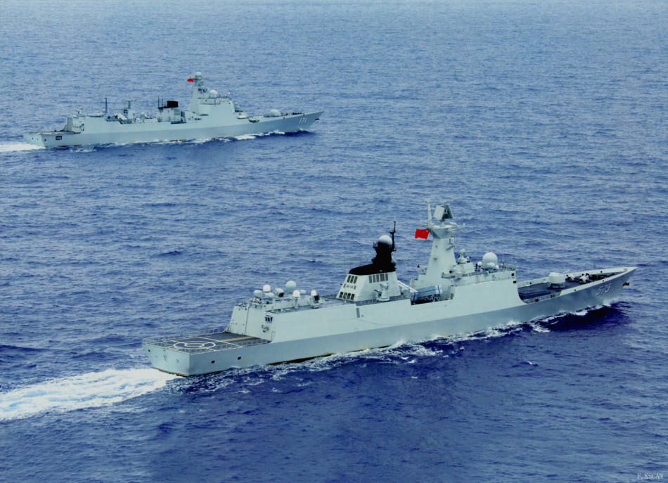 052c型171号"海口"舰和054a型导弹护卫舰575号"岳阳"舰.