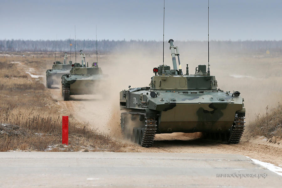 进行部队使用测试的改进型bmd-4m空降战车