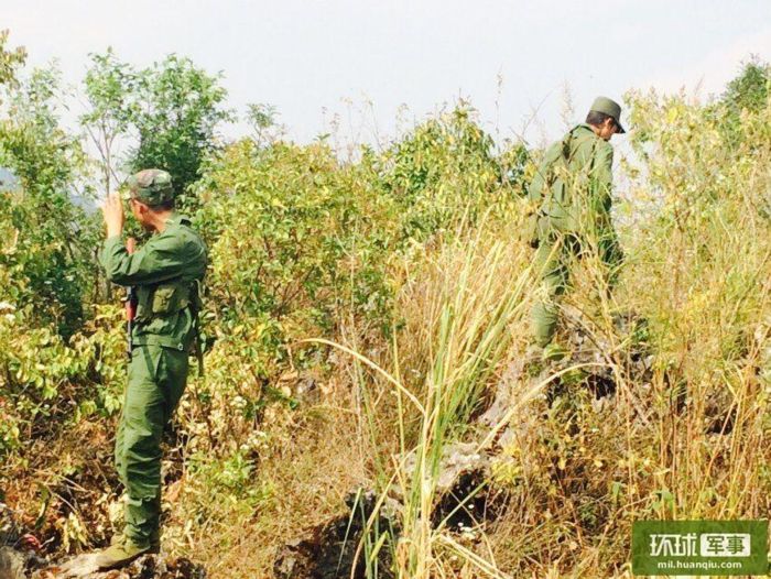 果敢同盟军新照 女兵待命(组图)