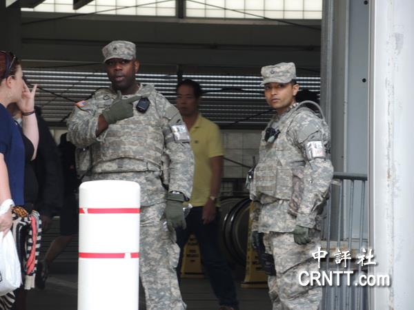 911事件附地铁仍有特种部队在地铁出口站岗.(中评社 邹丽泳摄)