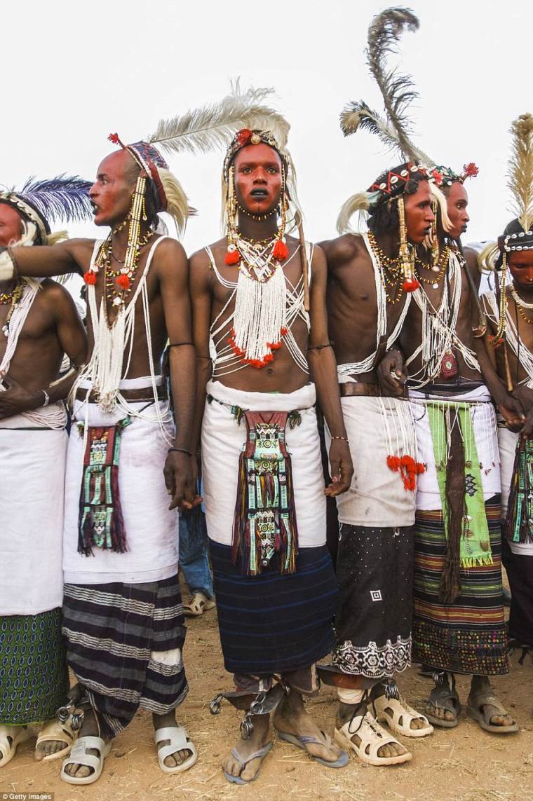 非洲部落“偷妻節＂：女子隨意挑選多名丈夫
