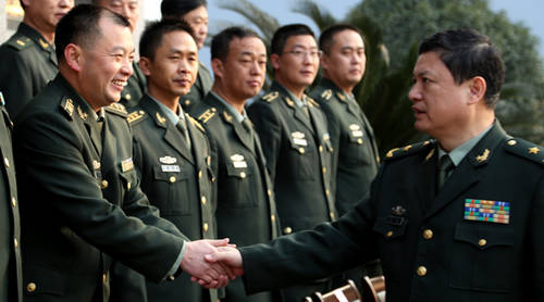 驻港部队司令员谭本宏晋升中将(图)
