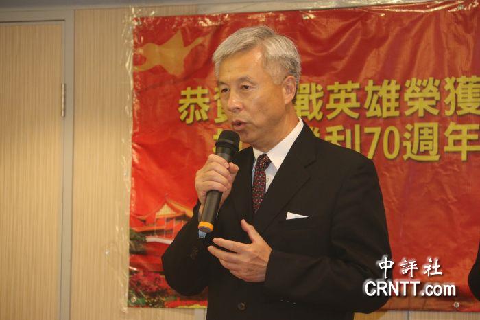 香港中华精忠慈善基金会会长蔡建祥,他替亡父蔡梅生