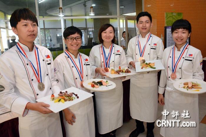 台南应用科技大学餐饮系师生参加上海2015hfc中国国际烹饪艺术比赛,摘