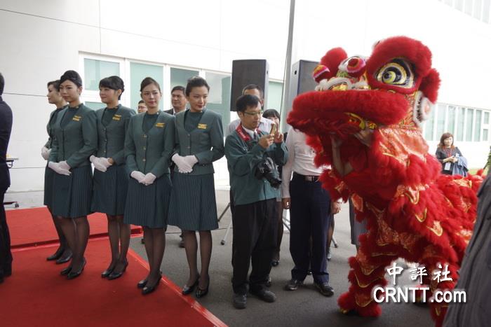 长荣航空转投资长荣航宇精密举行开幕剪彩,长荣航空派出空姐,担任礼仪