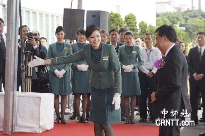 长荣航空转投资长荣航宇精密举行开幕剪彩,长荣航空派出空姐,担任礼仪