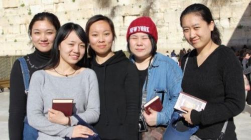 中国评论新闻:河南开封5名犹太人后裔移民以色列