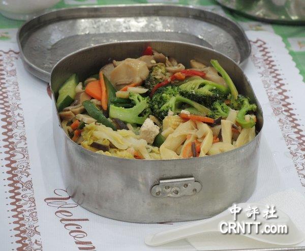 中国评论新闻:中评镜头:台空军伙食菜色丰 素荤皆可选