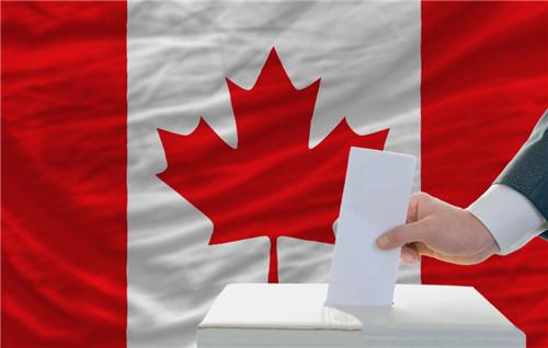 中国评论新闻:在加拿大拿绿卡还是入籍?各有利弊