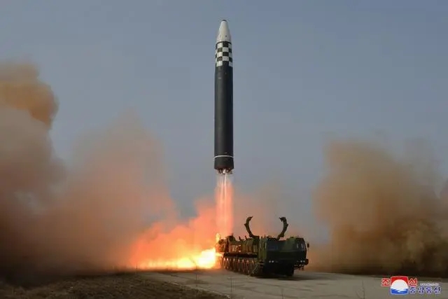韩军：朝鲜发射1枚远程导弹和2枚近程导弹