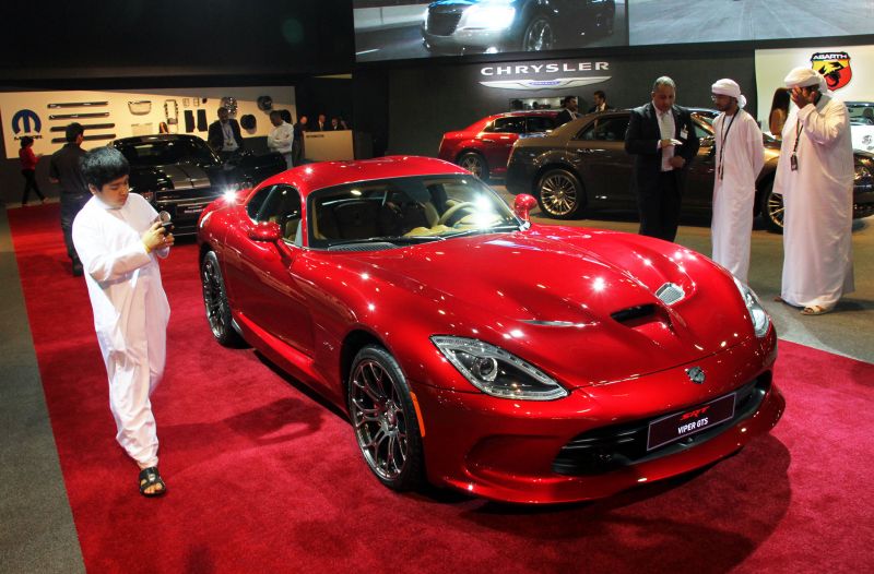 在阿联酋迪拜国际贸易中心,道奇推出的2013款"蝰蛇(srt viper gts)超