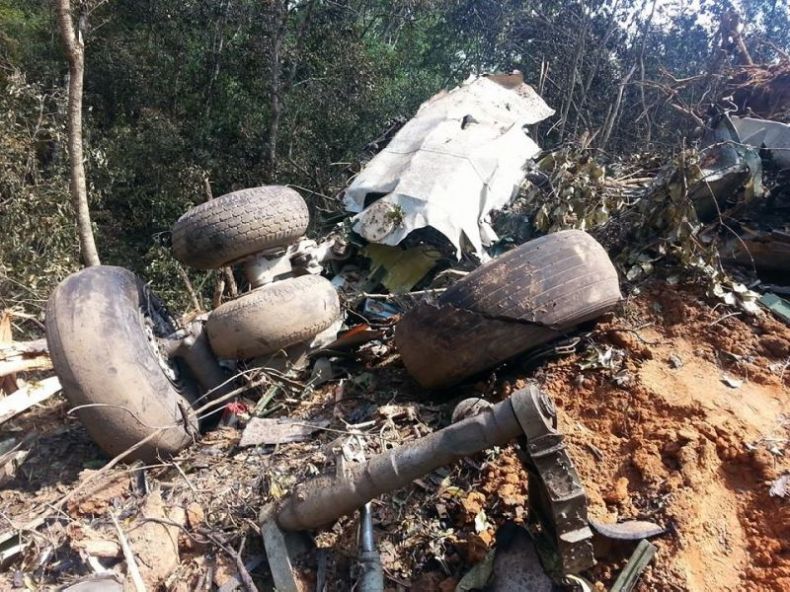 一架搭载多名官员的老挝飞机坠毁(组图)
