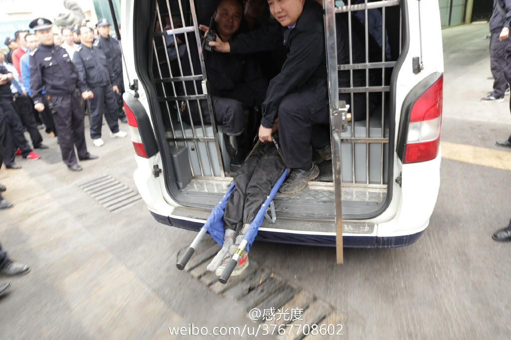 11月2日下午,越獄罪犯李孟軍在監獄附近落網.