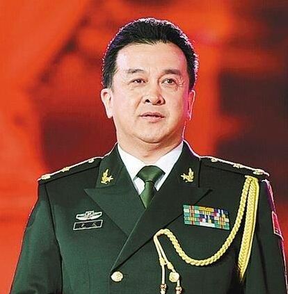 揭黃宏職業生涯:演員身份從副軍到少將