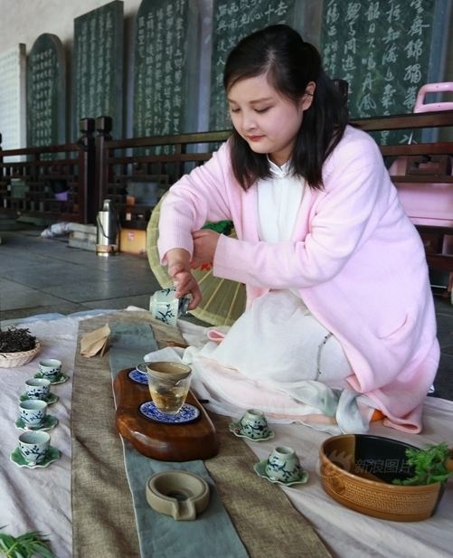 南嶽祭茶大典美女茶藝師演繹茶道