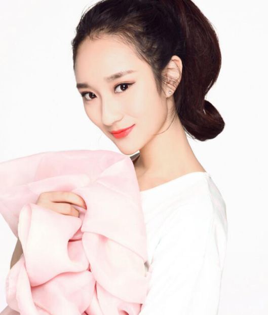 北电校花许景媛性感俏皮 曾参演好莱坞