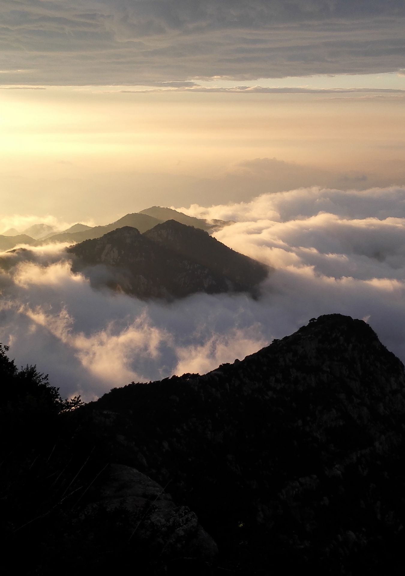 泰山現雙層雲海奇觀(組圖)