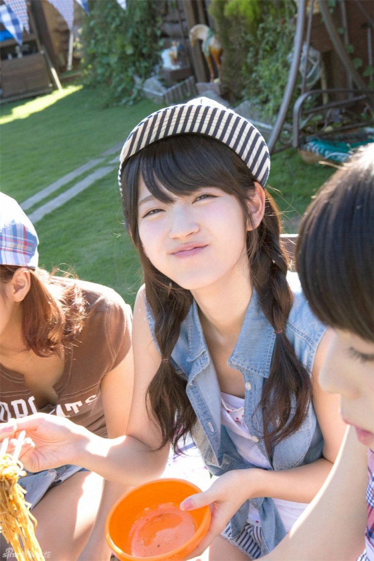 日本偶像女团海边拍写真 青春动人超养眼