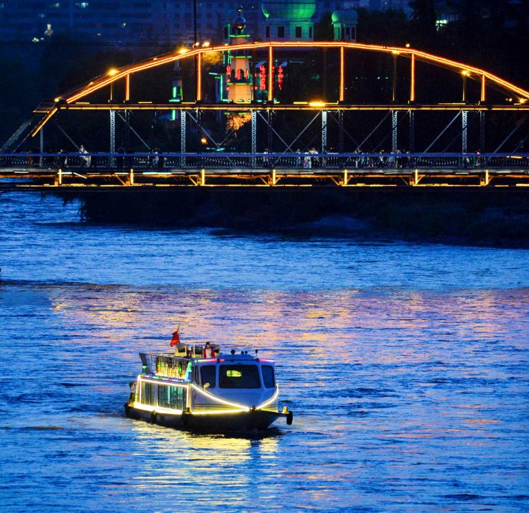 兰州黄河游船码头图片