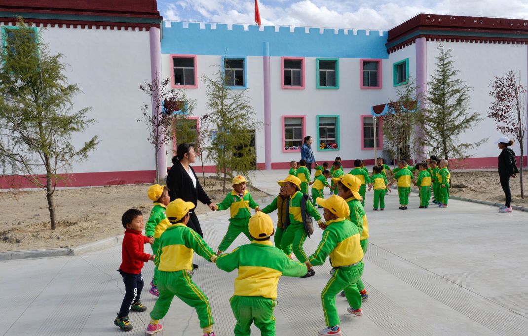 拉薩三有村村內幼兒園(10月10日攝).新華社